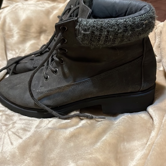 boots - Picture 2 of 2